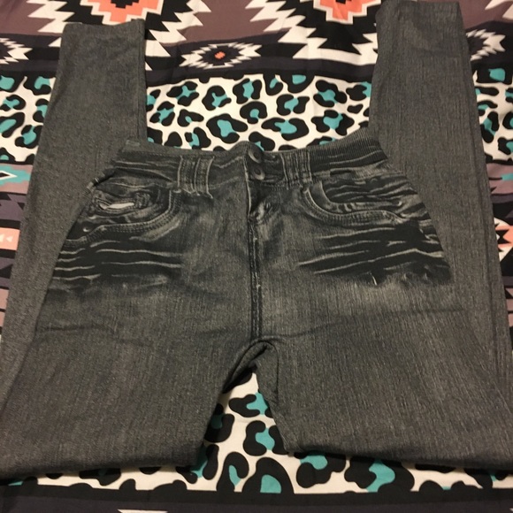 New women black fleece line jeggings size 3xl but fit smaller. 2xl - Picture 2 of 4